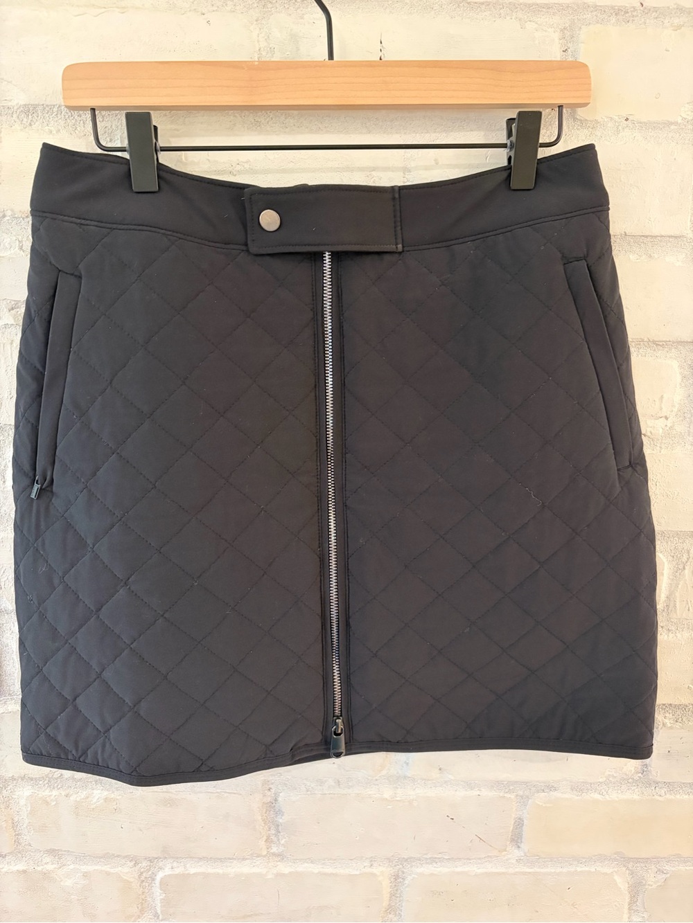 Athleta Apres Ski quilted mini skirt (B4)